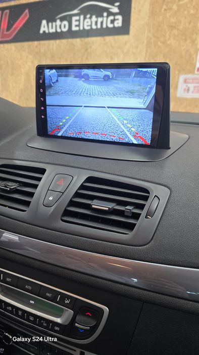 Entregas grátis Zona Grande Porto Rádio Android 14  com GPS Megane 3