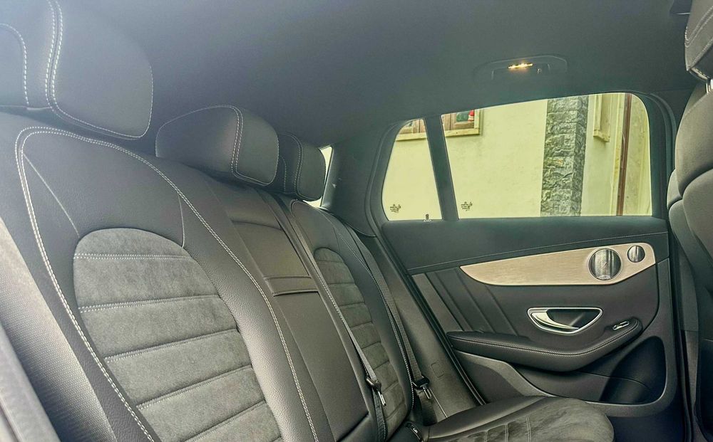 Mercedes-Benz EQC 400 4MATIC AMG - Jan/2024 com 16.000 km. Está NOVO !