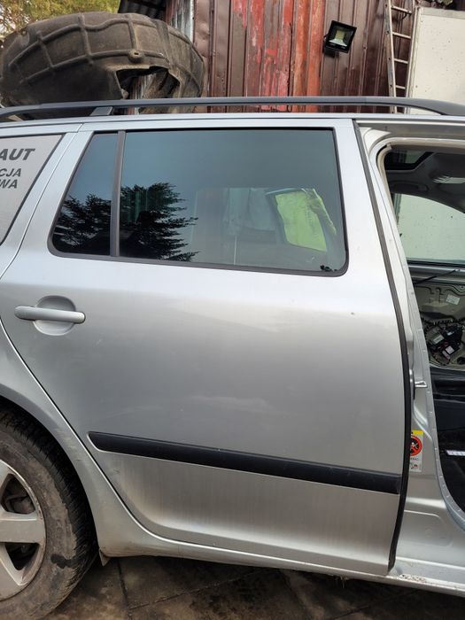 Drzwi prawy tył Octavia 2 kombi srebrne