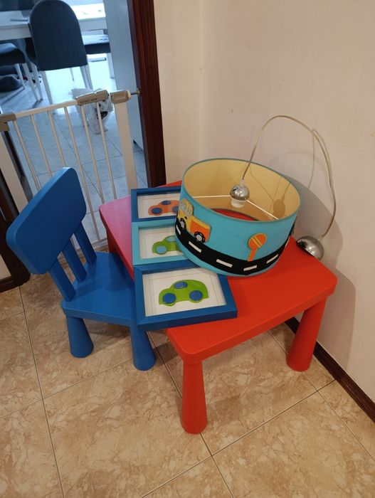 Itens de decoração para quarto de criança .