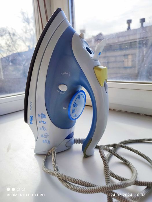 Продам Утюг Vitek Австрия в хорошем состоянии + доска
