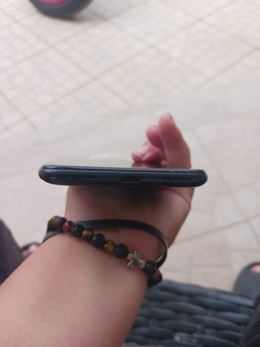 Huawei Y6 (2019), desbloqueado 32 GB preto; ecrã partido, mas funciona; telefone a funcionar; estado do telefone como mostra as fotos.