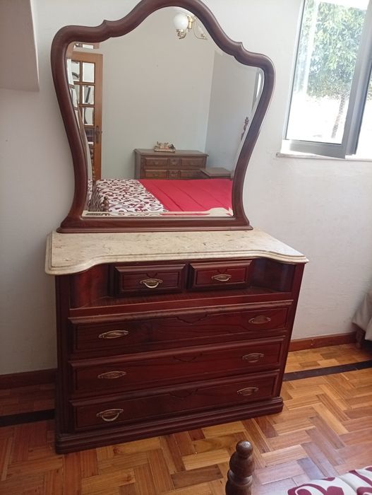 Cómoda em madeira