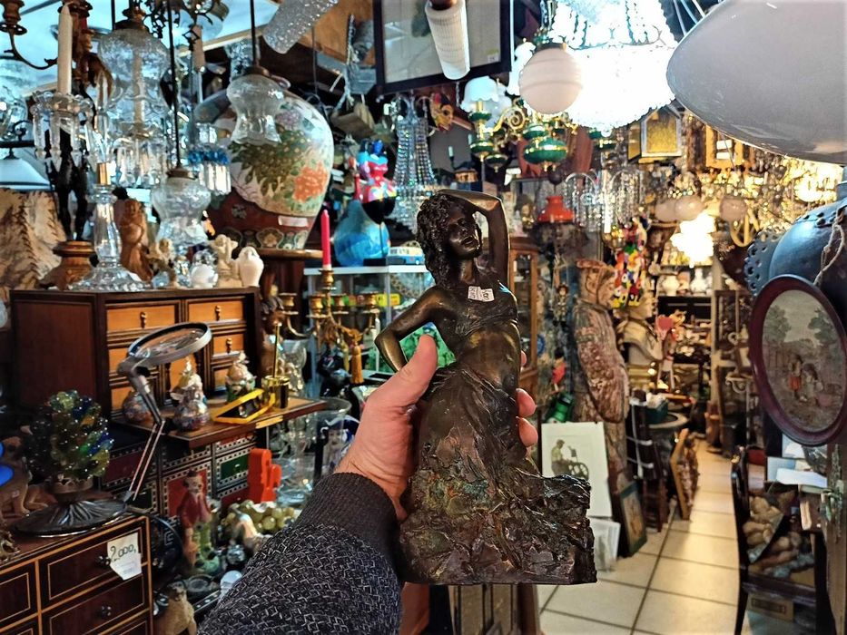 Estatueta Mulher Bronze Paor
