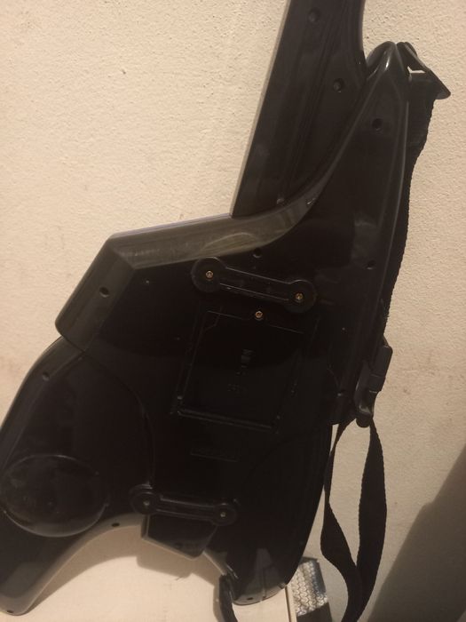 Vendo guitarra de criança, funcionando a pilhas.