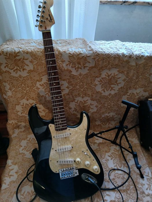 Guitarra Elétrica Squier Fender + Amp + Saco como novo