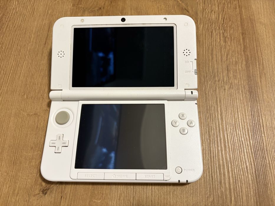 Nintendo 3DS XL Luigi Special Edition + akcesoria