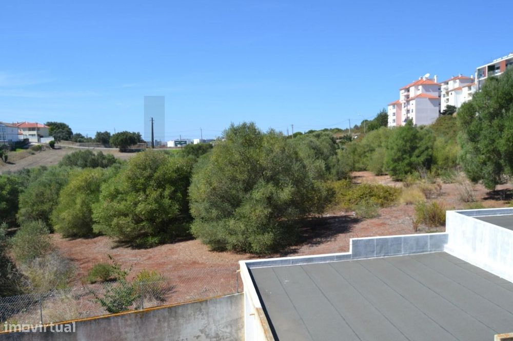 T3 com 2 Varandas, Vistas Desafogadas e Arrecadação | Vila Fria, Oeira