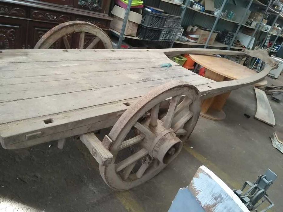 Venda de recheio de armazém de velharias e antiguidades, móveis