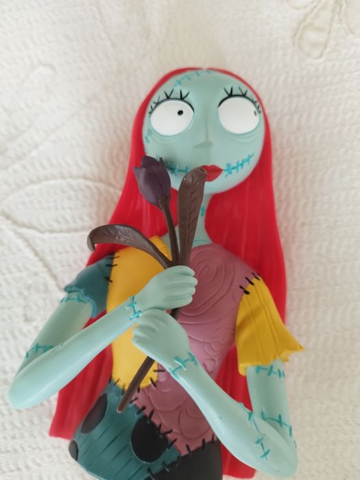 Mealheiro em forma de busto da Sally, representando a icónica personag