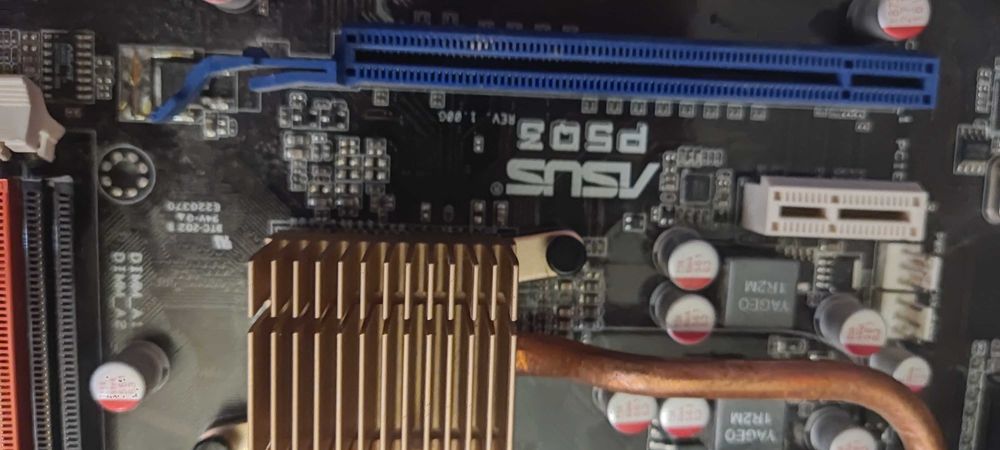 Продам Неробочу Материнську Плату Asus 775 P5Q3