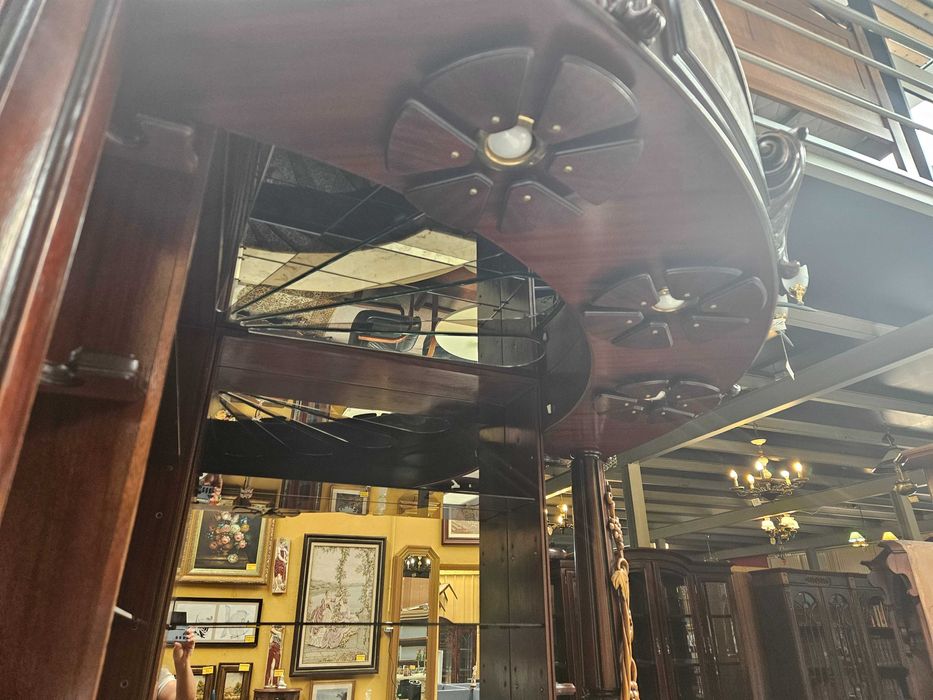 Lindíssimo móvel bar de canto com dois bancos - óptimo