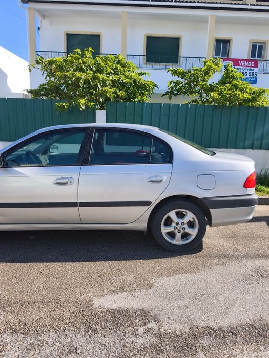 Toyota Avensis 1.6 gasolina