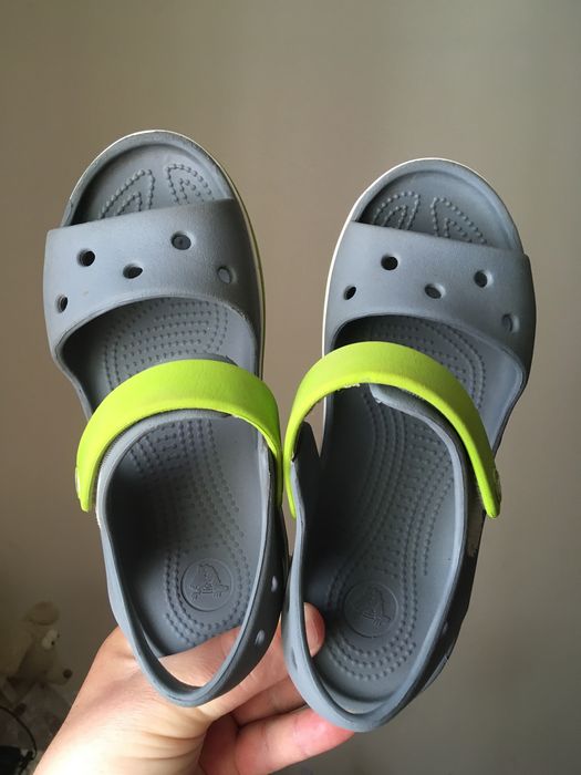 Детские босоножки crocs.