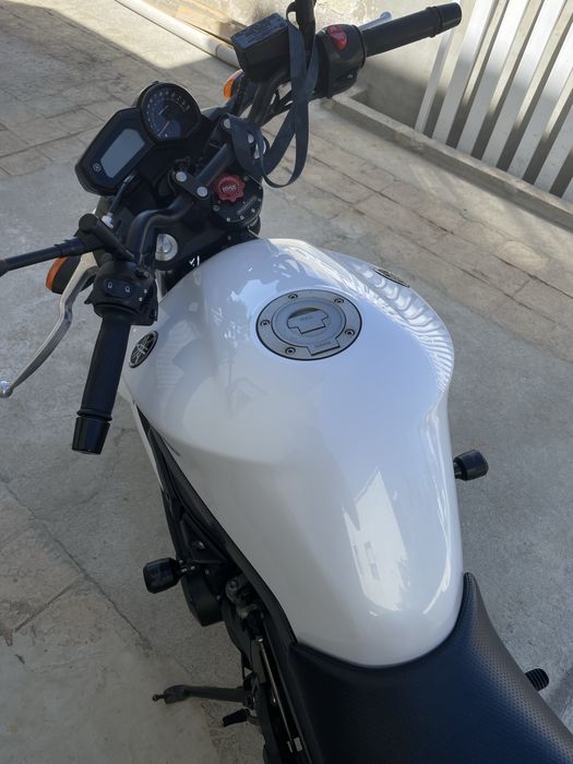 Yamaha Xj6 2012 .
