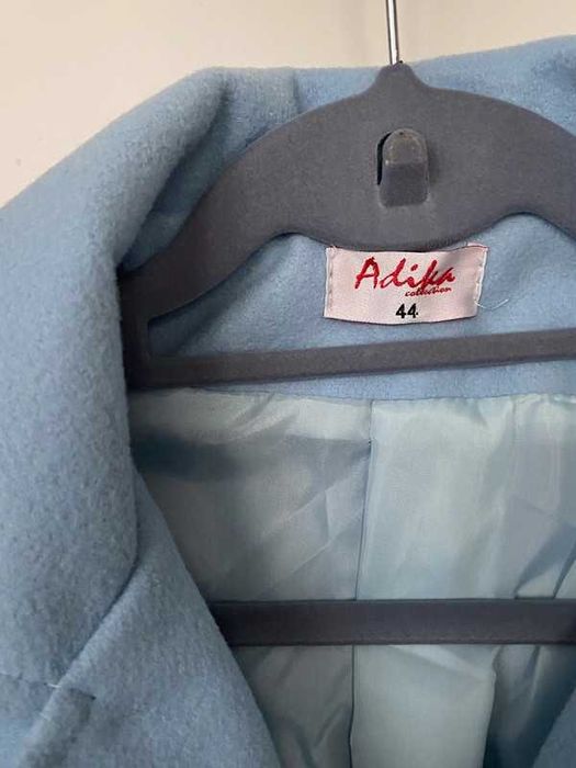 Elegancki Błękitny Płaszczyk z paskiem