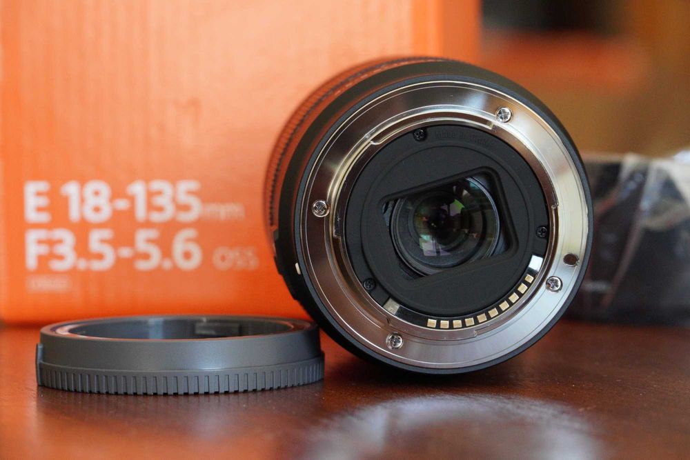 [NOVA] Lente Objectiva Sony E 18-135mm f/3.5-5.6 OSS (SEL18135)