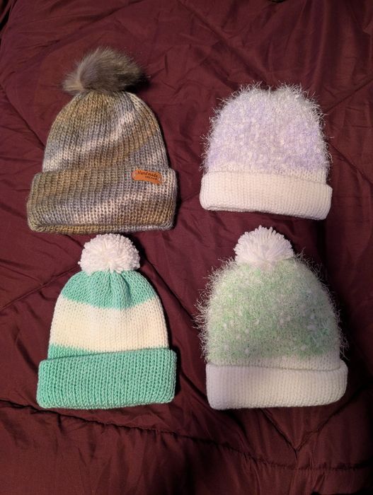 Gorros, cachecóis e bandelettes feitos à mão