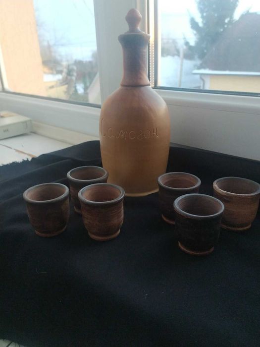 Керамічний графін з чарками для самогону ручної роботи