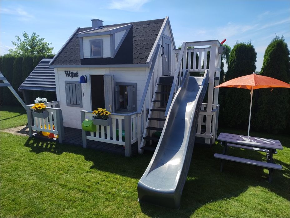 Plac zabaw domek z antresolą ślizg balkon huśtawka