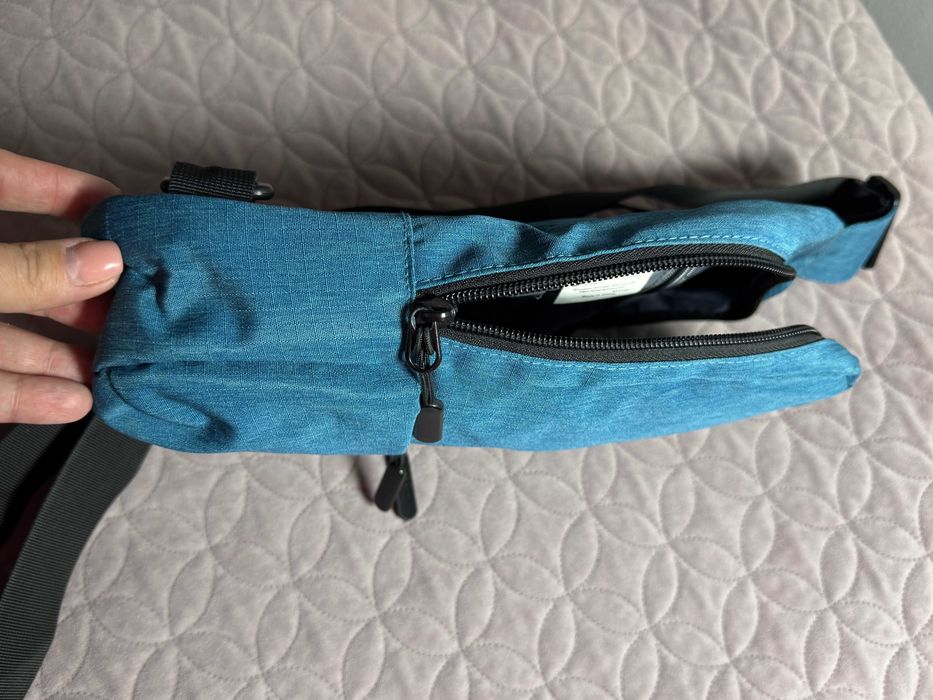 Smukły plecak na ramię do noszenia przód/ tył lewy/ prawy