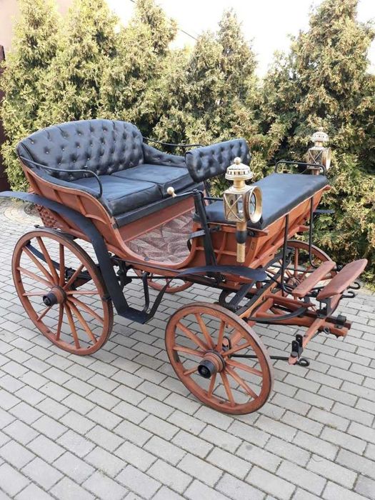 Piekna bryczka konna