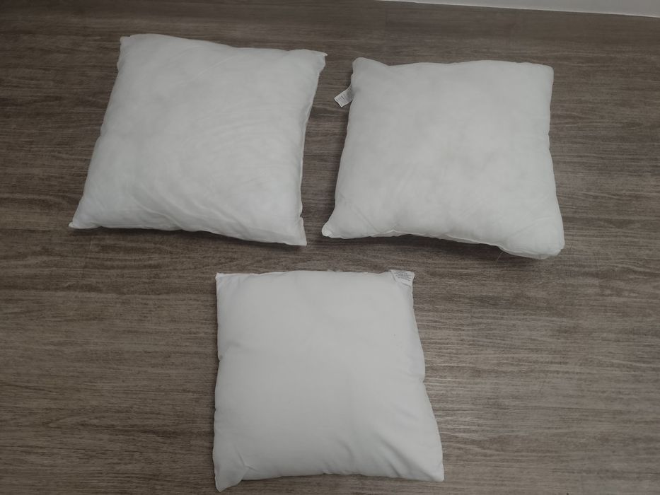 Sprzedam trzy poduszki.