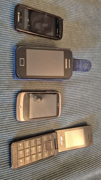 Telemóveis para colecção ou para peças.