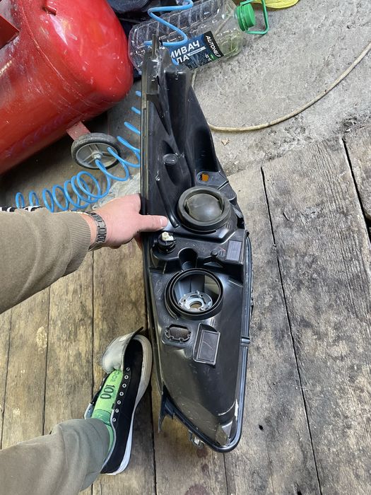 Фара Форд ескейп 2012р