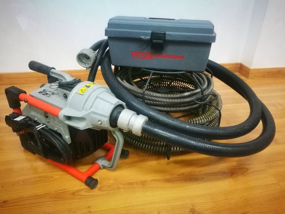 Прочистка канализации в квартире, чистка засоров труб в доме, в кафе ...