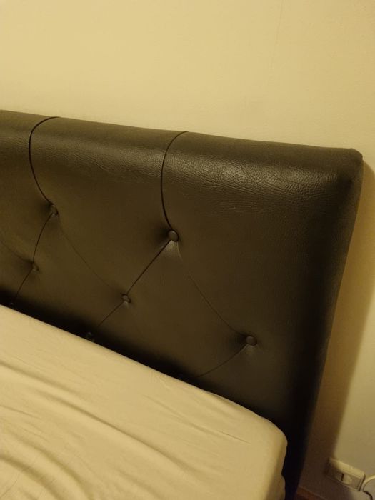Vendo Cama em pele