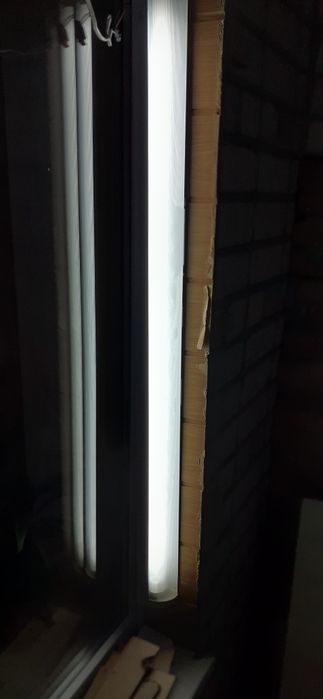 Лінійний світильник + лампа в подарунок!