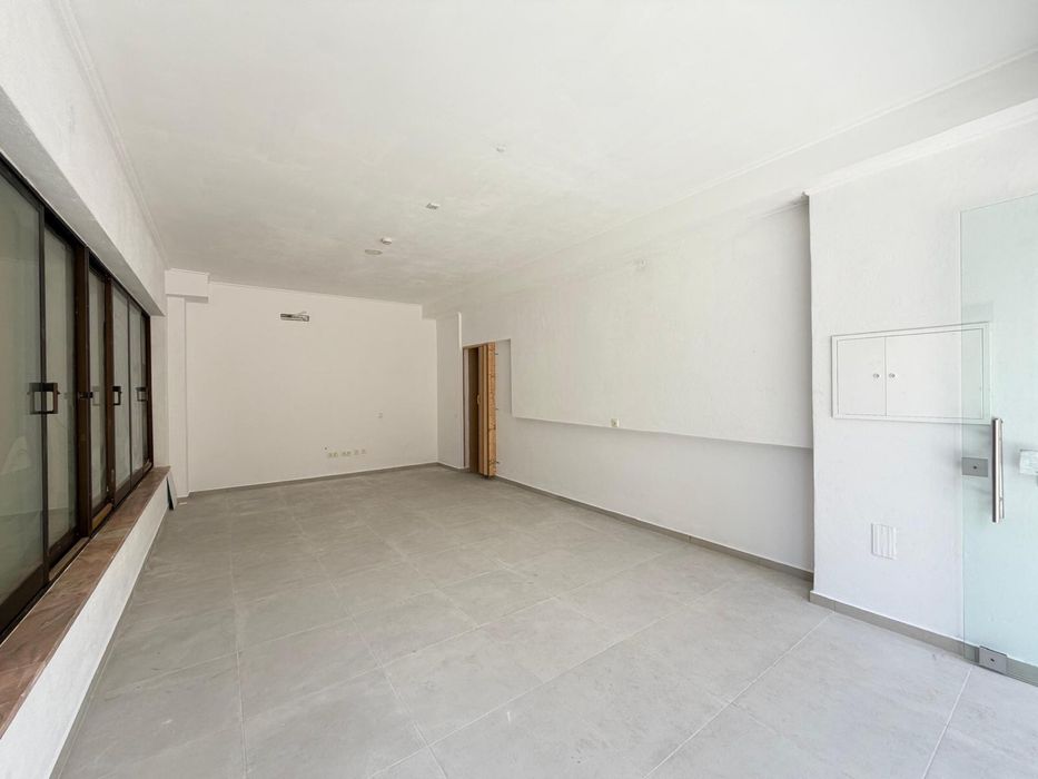 Algarve/ Praia da Rocha- Commerical35m2