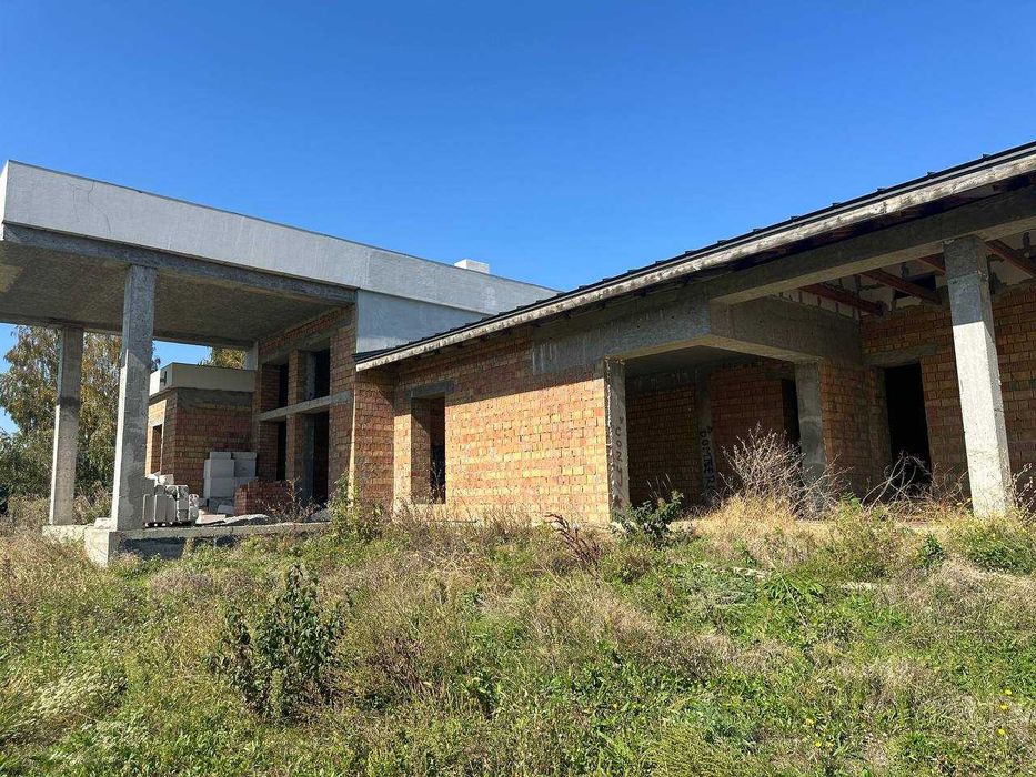 В продаже одноэтажный Дом из красного кирпича на участке 15-соток.