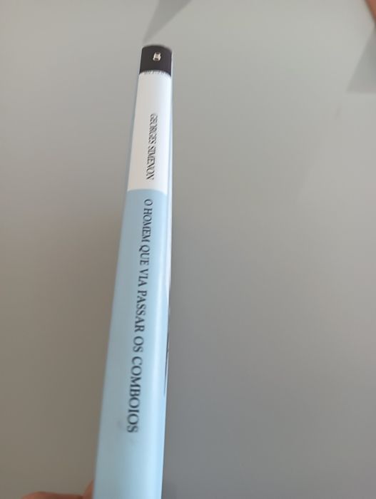 O Homem que Via Passar os Comboios	de Georges Simenon 			Como novo!*