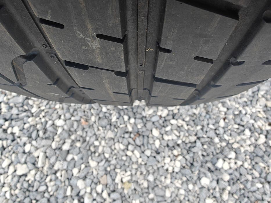 225/40R21  Pirelli Pzero 04/25