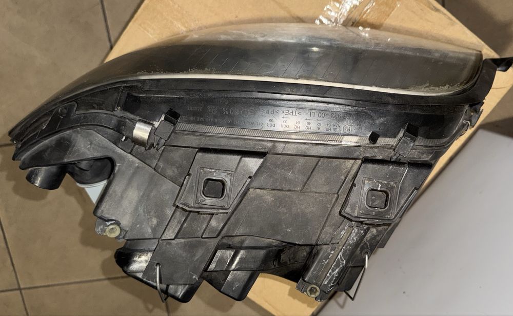 Lampy przód Audi A6 C5 lift Hella