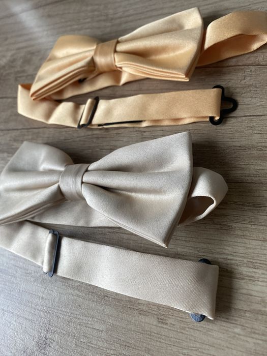 Mucha męska beżowa ecru / złota klasyczna gładka NOWA muszka