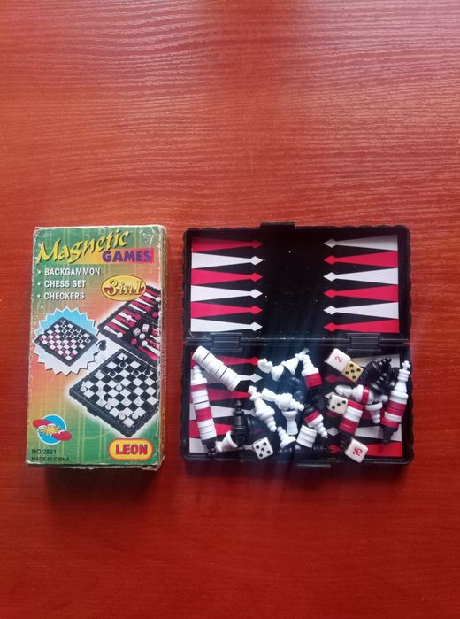 Карты, шашки, шахматы.