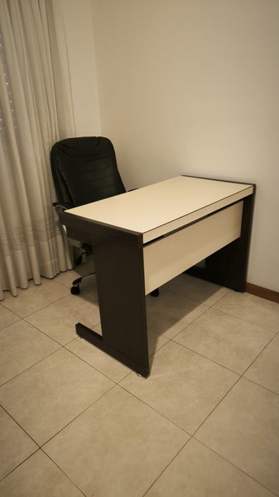 Secretária de Escritório + Cadeira de Diretor