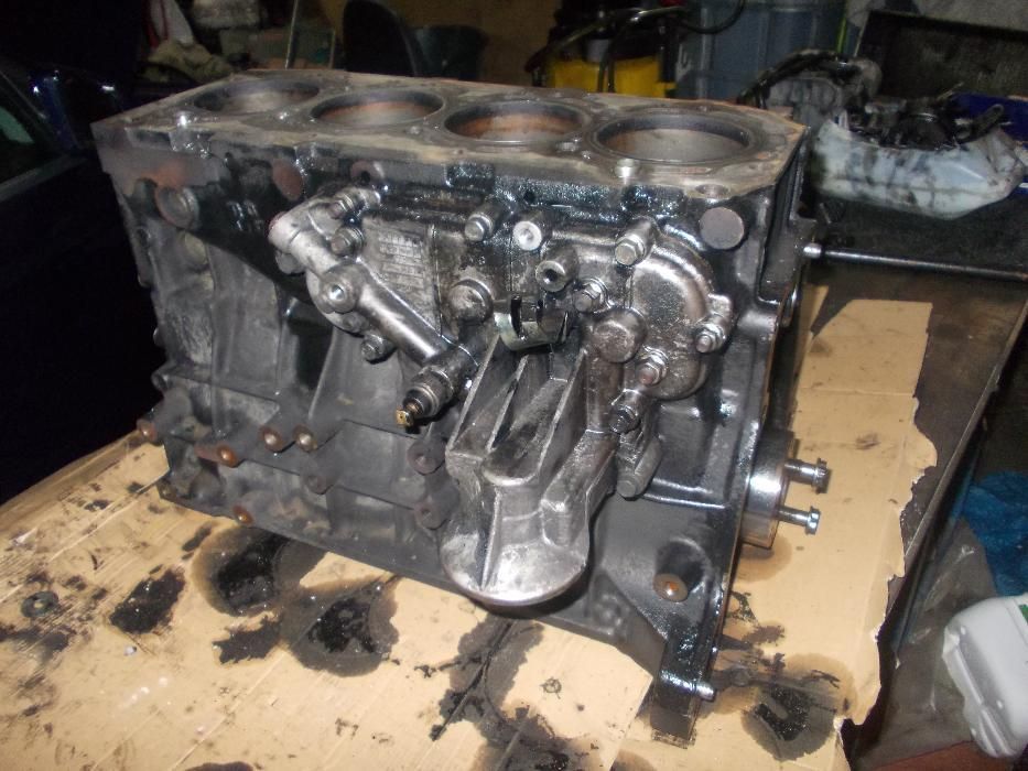 Caixa de velocidades E outras peças de duas KIA CARNAVAL completas