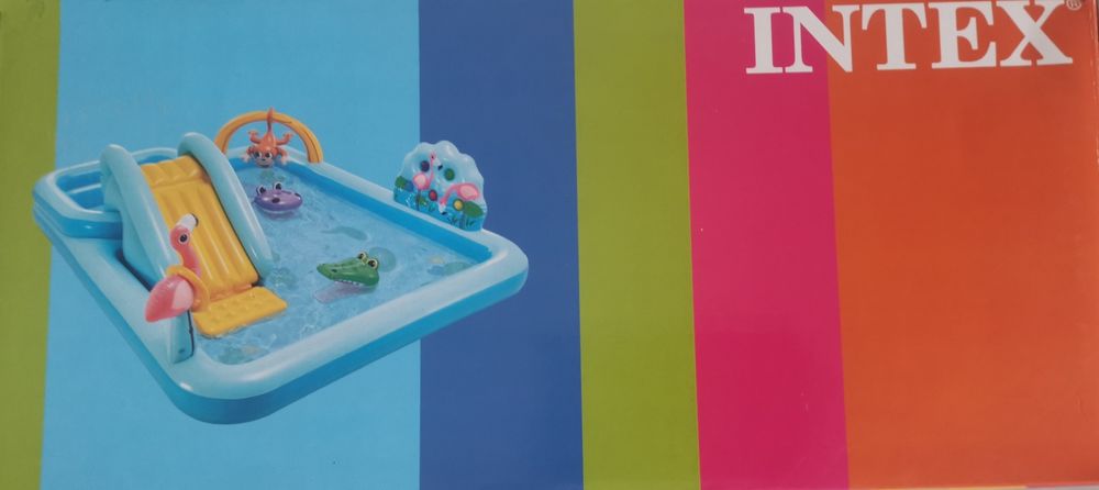 Basen ze zjeżdżalnią