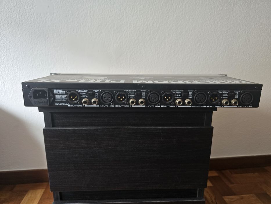 Rack áudio completo Behringer + DBX (compressor + splitter + EQ)