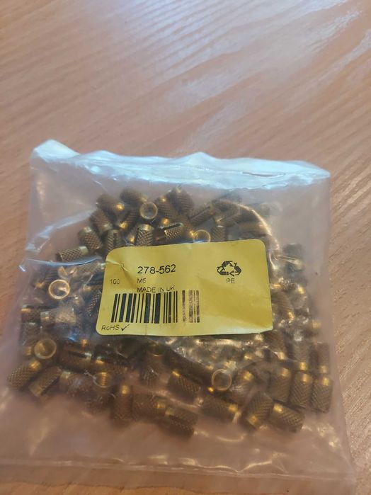 Angielskie tulejki rozprężne mosiężne gwint M5x10, paczka 100 sztuk