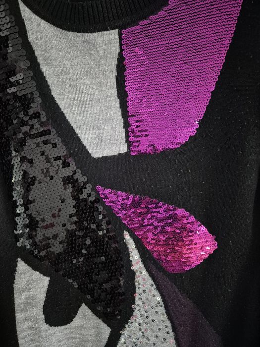 Sweter damski z cekinami w kolorze czarnym