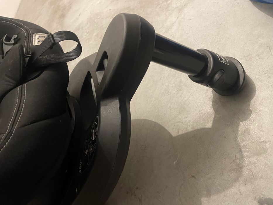 Cadeira auto Chicco iSize.