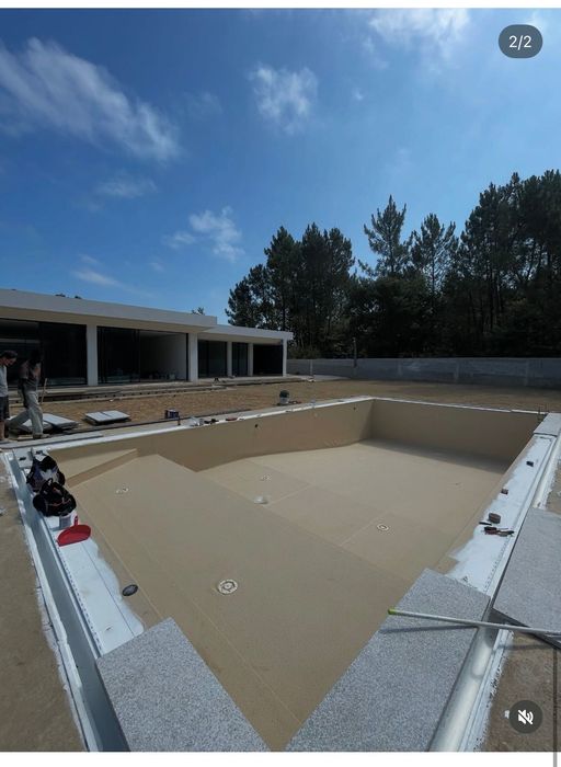 Instalação de tela armada casa de máquinas e construção de Piscinas