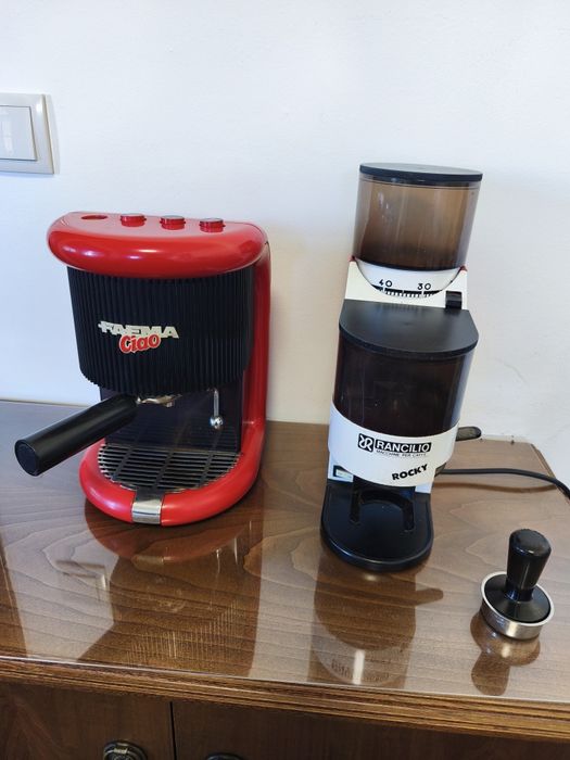 Máquina e moinho de café  expresso