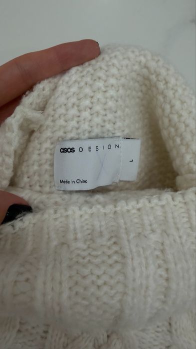 Молочний в’язаний светр ASOS Design оверсайз
