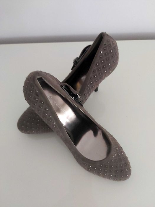 Sapatos Seaside com tachas em cinzento novos